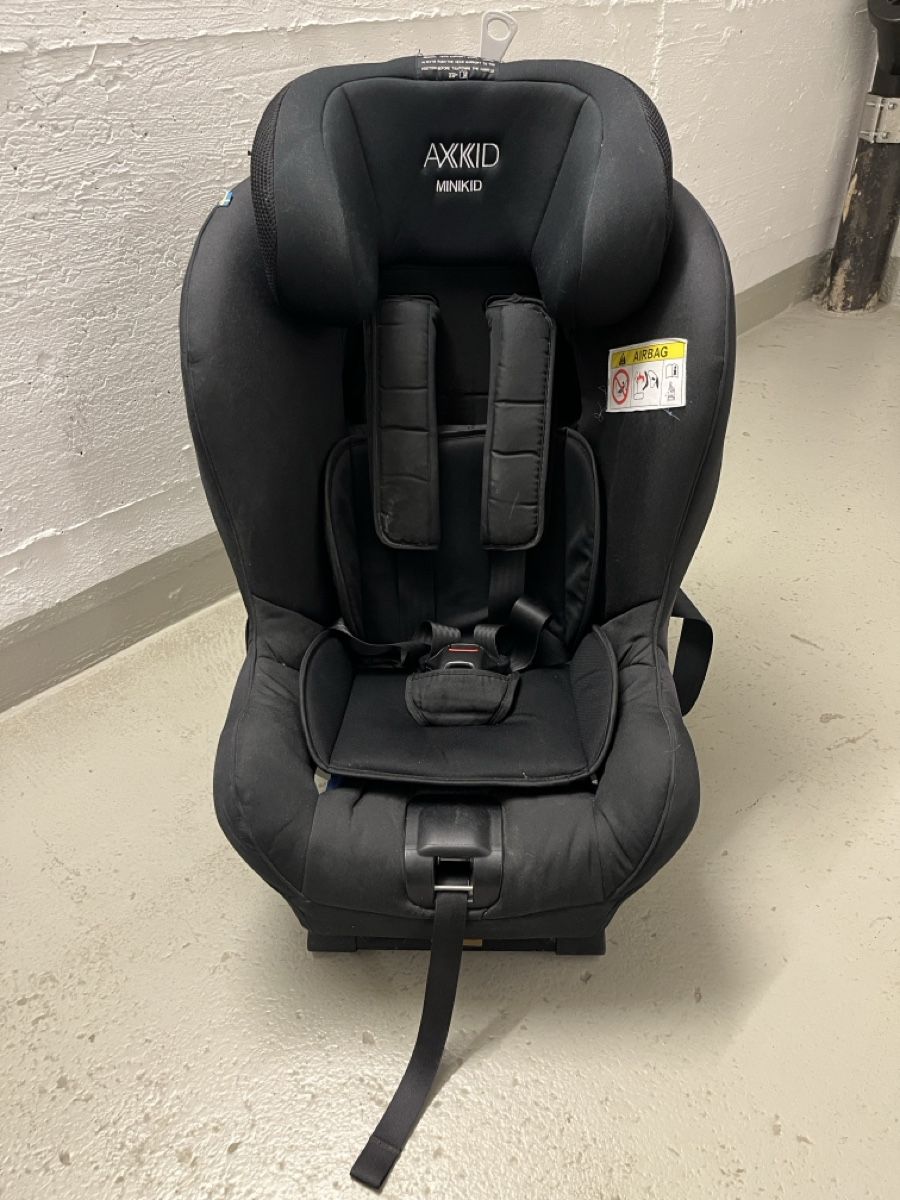 Seggiolini per auto: Axkid Minikid Reboarder Autositz – Usato da Zürich venduto da ill.phil