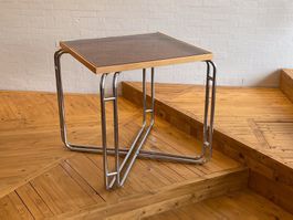 Beistelltisch im Bauhausstil der 30er Jahre Designklassiker