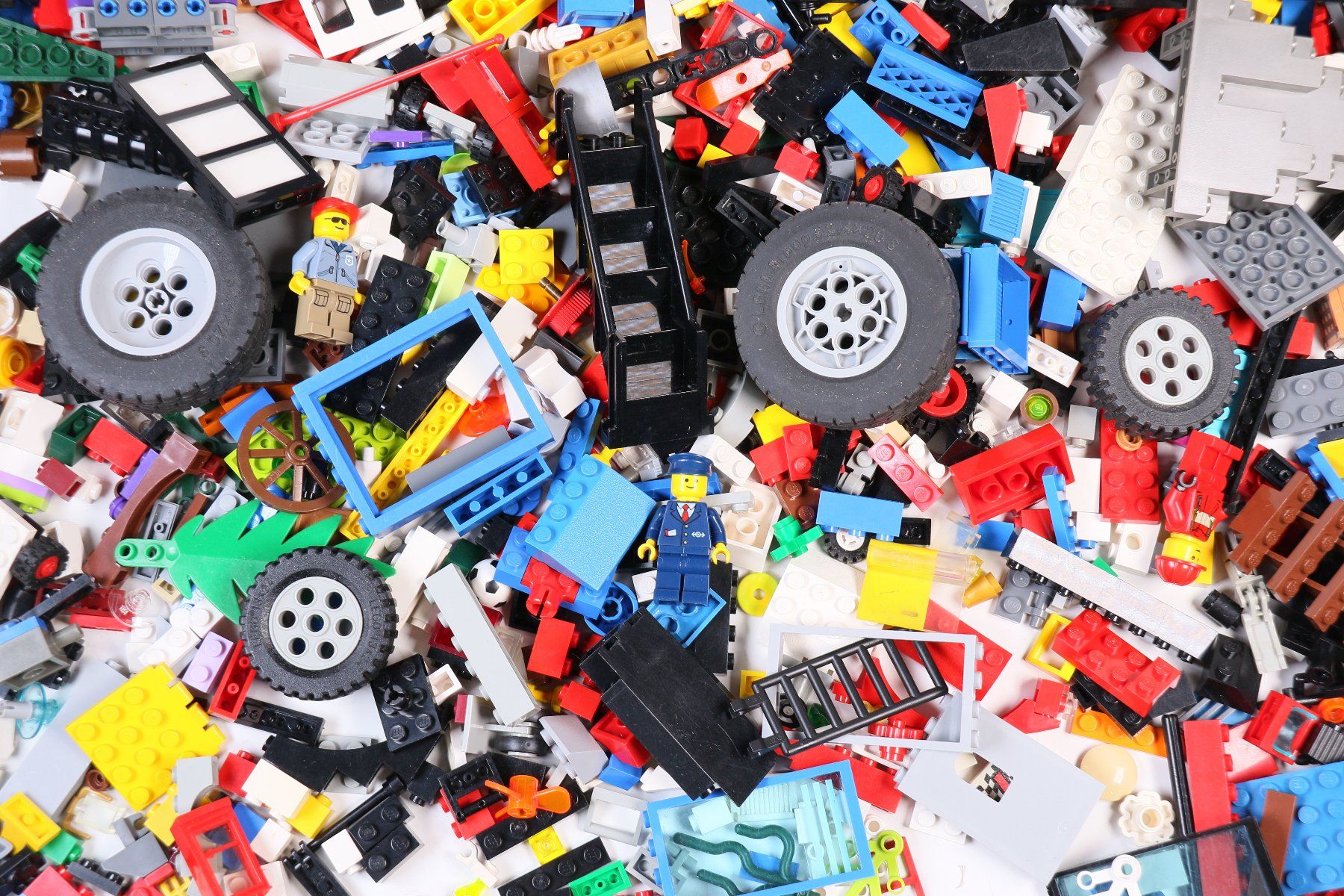 Lego Kit di costruzioni: 1.5 kg. Legoteile mit Minifiguren – Usato da Hettlingen venduto da Scholi99 1
