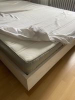Bett mit Matratze