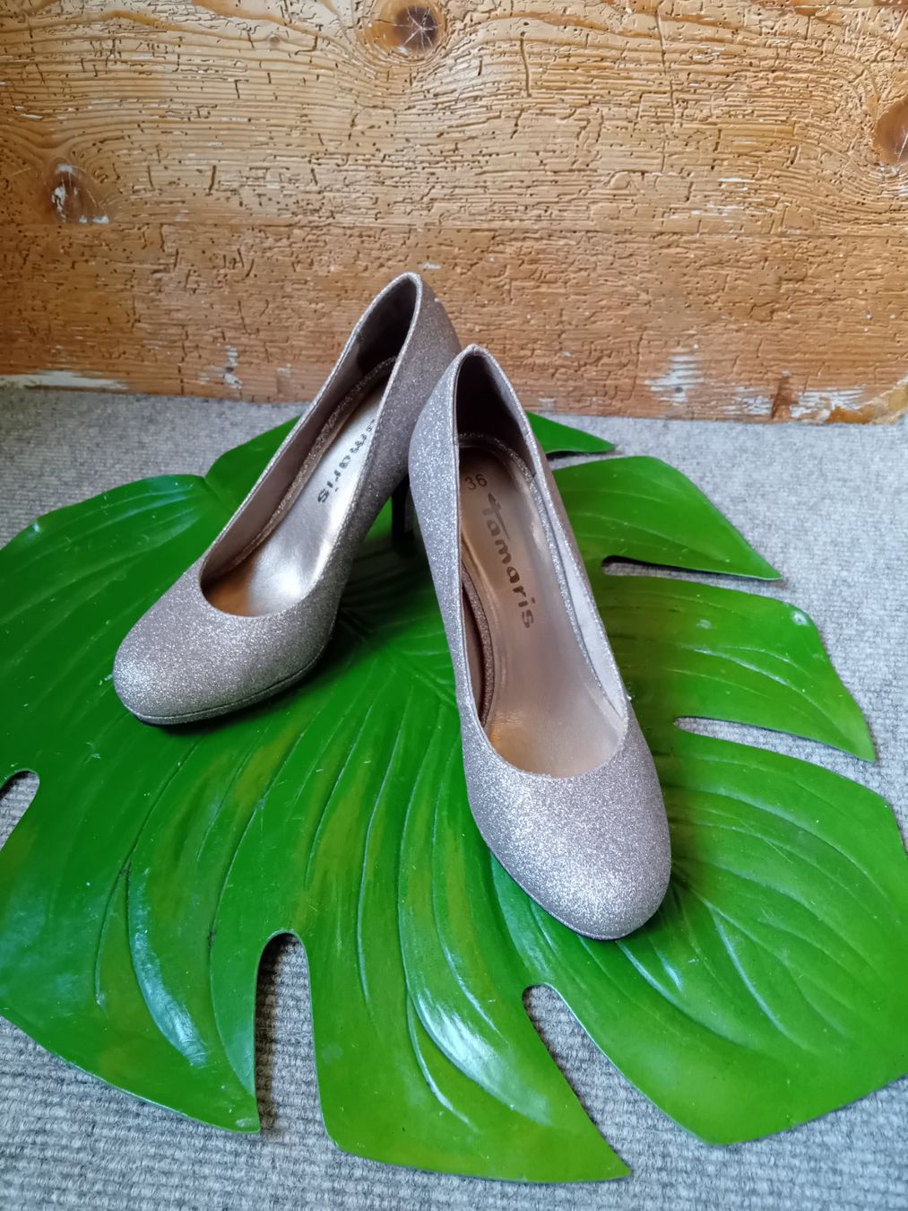 Tamaris Damenschuhe: Neue Tamaris Glitzer Pumps Gr. 36 – Neu und originalverpackt aus Rüthi (Rheintal) von titlis07