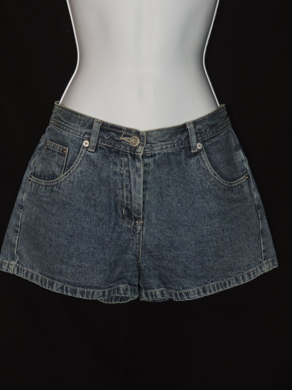 Pantaloni: short jeans bleu foncé – Usato da Genève venduto da Axelle333 6