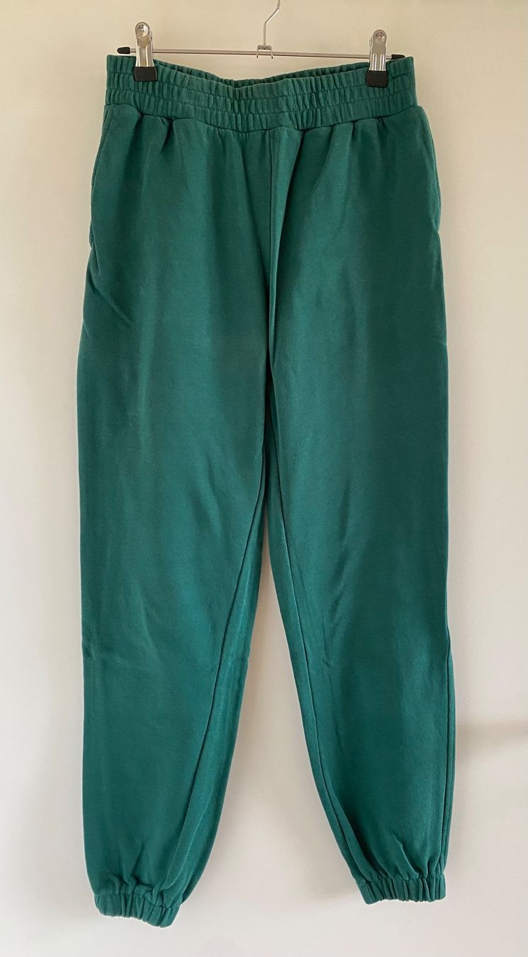 H&M Hosen: Dunkelgrüne Jogginghose – Gebraucht aus Oberdiessbach von cor_2nrl
