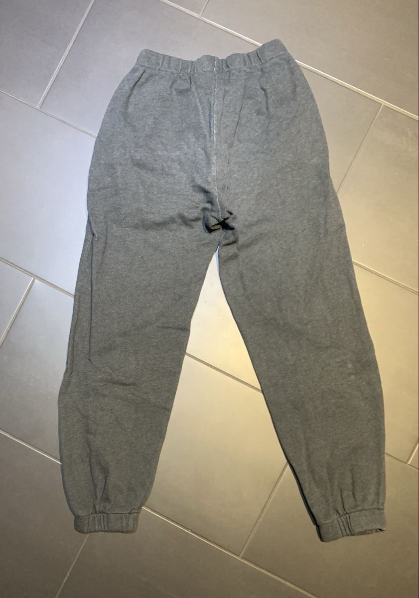 Brandy Melville Pantaloni: BRANDY MELVILLE Trainerhose anthrazit Gr. S – Usato da Winterthur venduto da amapola 4