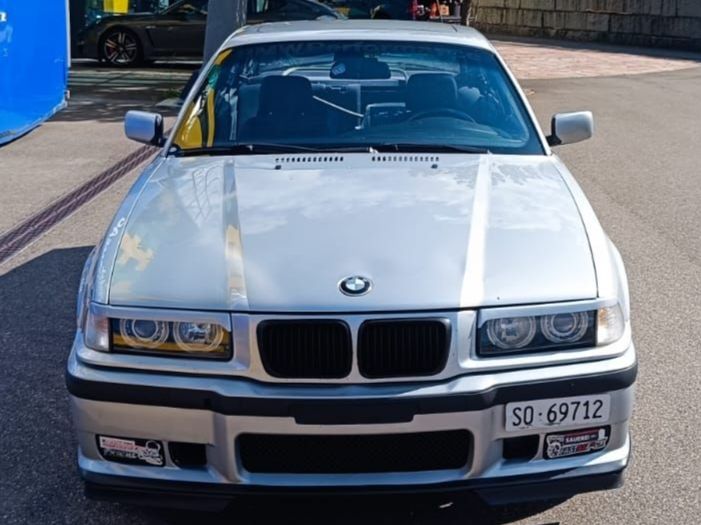 BMW Voitures modèles: BMW 323i – D'occasion à Büsserach par Vintage-vins