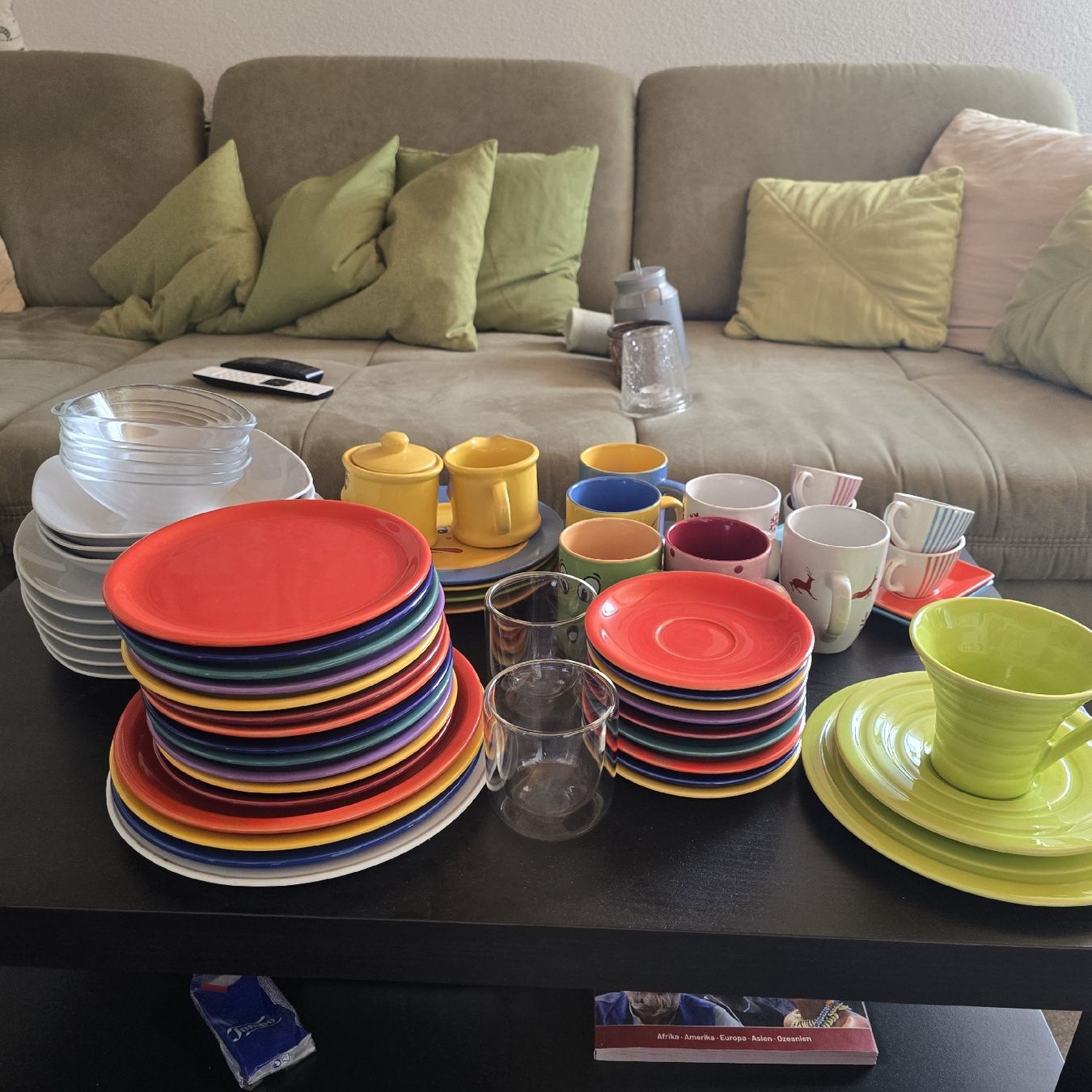 Set di piatti: diverses Geschirr abzugeben  – Usato da Boswil venduto da Mistery79090 1