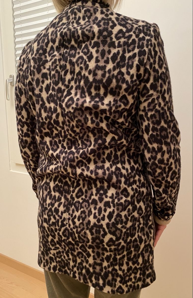 Only Mäntel: MANTEL Leoprint – Gebraucht aus Eglisau von Lara0 5
