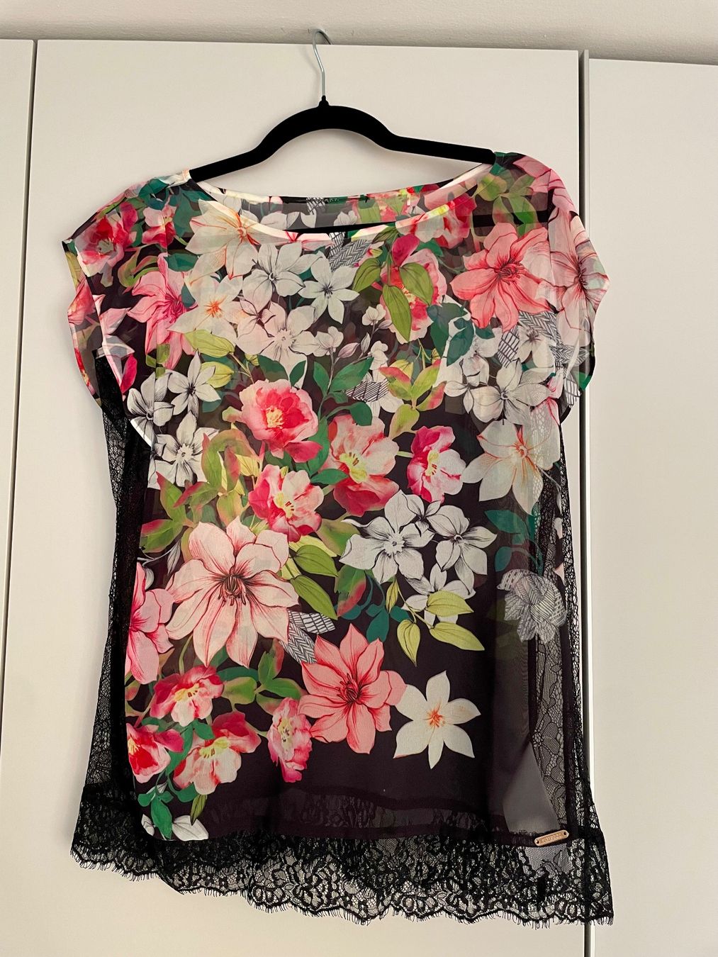 Guess Camicette: Bluse mit Blumenmuster und Spitze – Usato da Küsnacht ZH venduto da Snowflake001