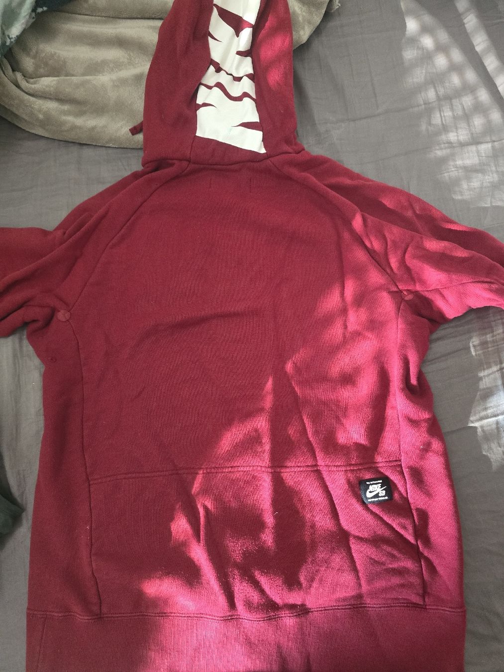 Nike Giacche: Sweat à capuche Nike SB rouge, taille L – Usato da Mont-sur-Lausanne venduto da Didinho 2