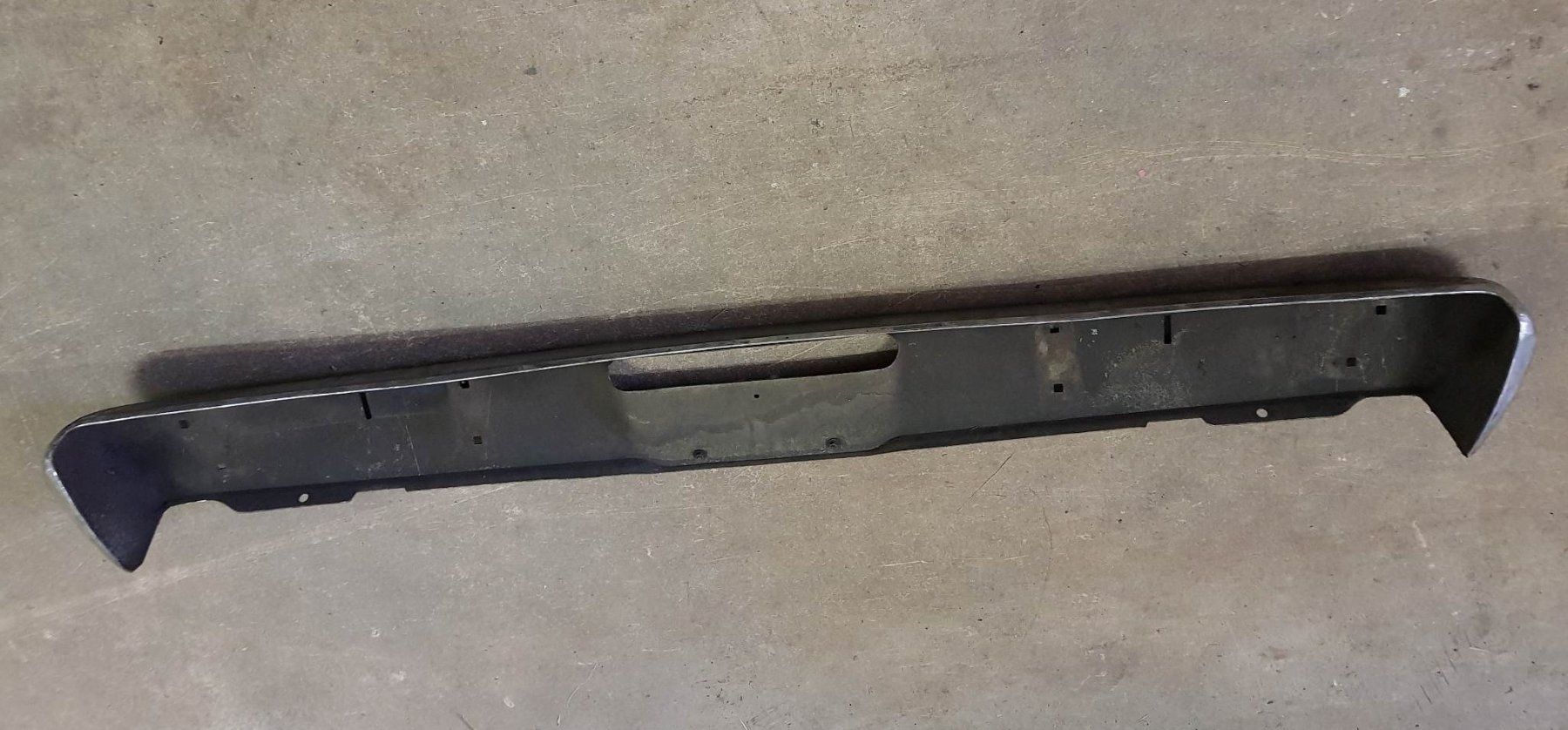 Chrysler Tutti pezzi di ricambio auto: Stossstange vorne, Chrysler Valiant – Usato da Niedergösgen venduto da usc_8qc6 2
