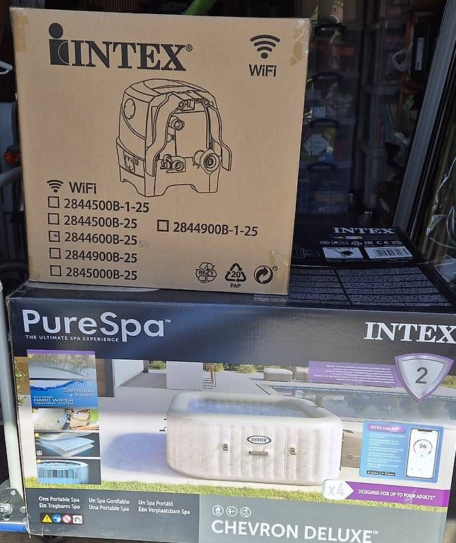 Bains à remous: SPA Intex Chevron Deluxe, NEUF – D'occasion à bernex par fabriceznn 1