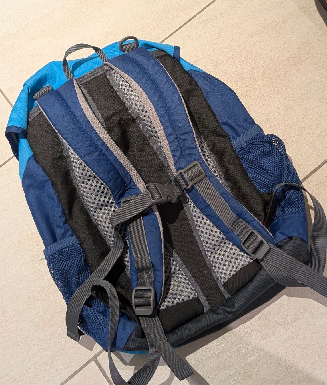 Deuter Borse & Zaini: Deuter Rucksack Junior, blau türkis  – Usato da Ganterschwil venduto da Nike18 1