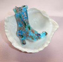 Pendentif botte turquoise, verre, neuf