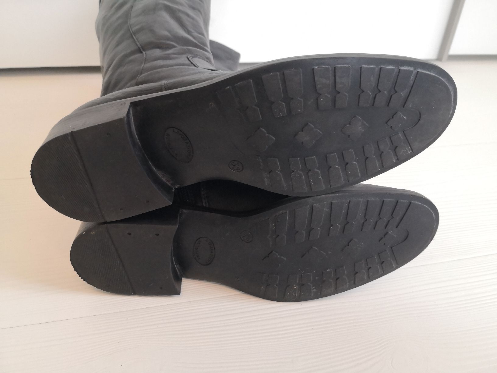 Scarpe da donna: 🤩PASITO LEDER-STIEFEL, SCHWARZ – Usato da Olten venduto da Naja-Twins-Twins 9