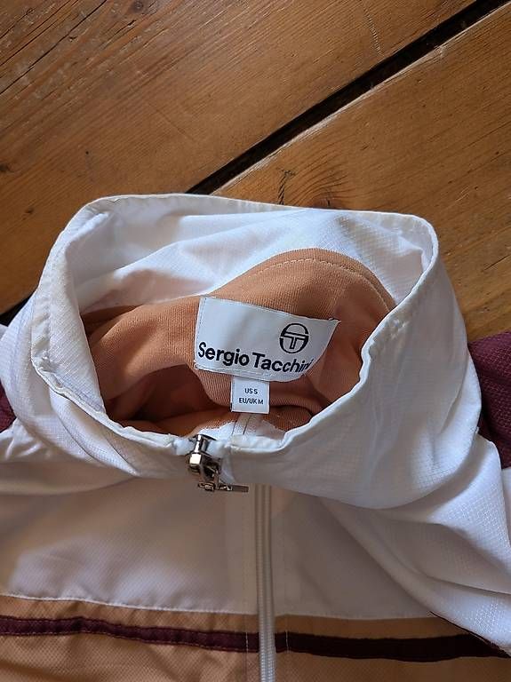 Completi, tute sportive e funzionali: Fancy Sergio Tacchini Trainingsanzug M – Usato da Basel venduto da Shikari 1