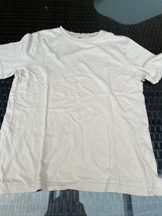 Hemden, T-Shirts & Polos: Junge T-Shirt beige 146/152 – Gebraucht aus Bergdietikon von antovale