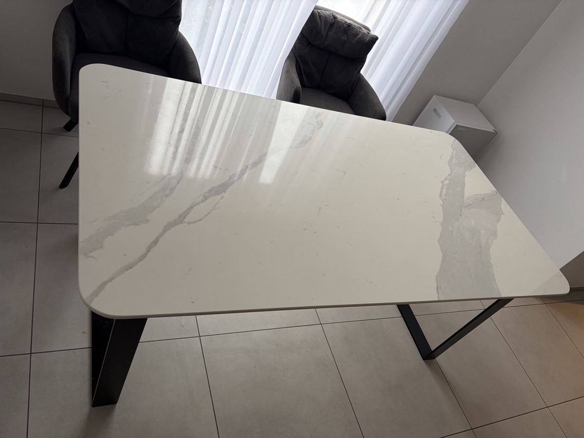Tables: Keramik Esstisch – D'occasion à Frauenfeld par AlteringMatter