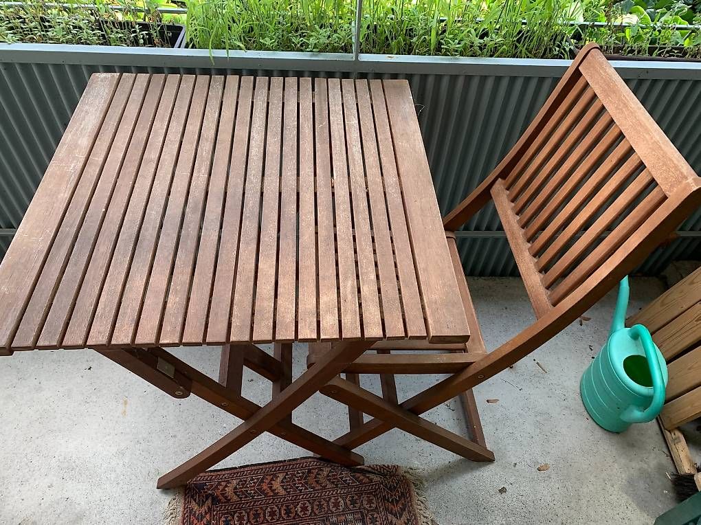 Tischset: Tisch mit zwei Garten Stühlen – Gebraucht aus Dietikon von Ghiekorggmail