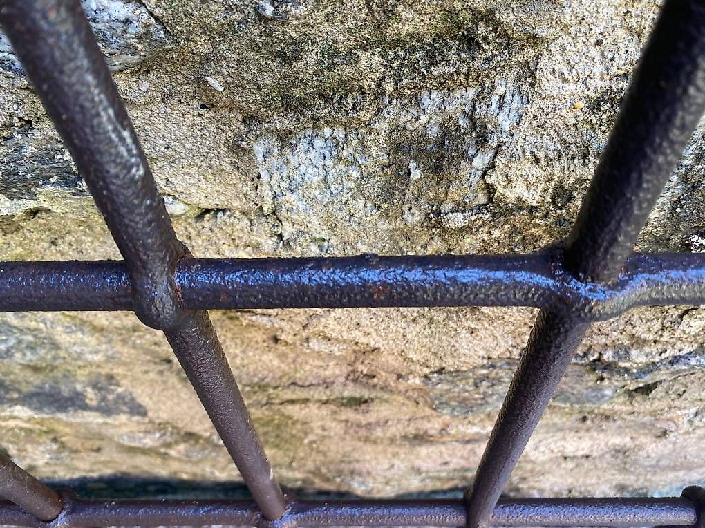 Finestre: Finestra antica con inferriata – Usato da Preonzo venduto da Yderf50 4
