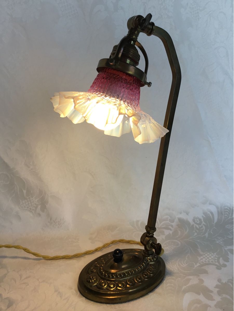 Lampade: Antike Bronce Lampe mit hübschem Jugendstil Schirmchen – Usato da St. Gallen venduto da chamilla 1