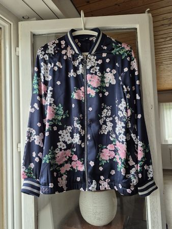 🌸🌸🌸 Bomber Jacke mit Blumenmuster, Grösse 36/S 🌸🌸🌸