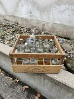 Uralte Limonadenflaschen Aus Ägeri mit Harass