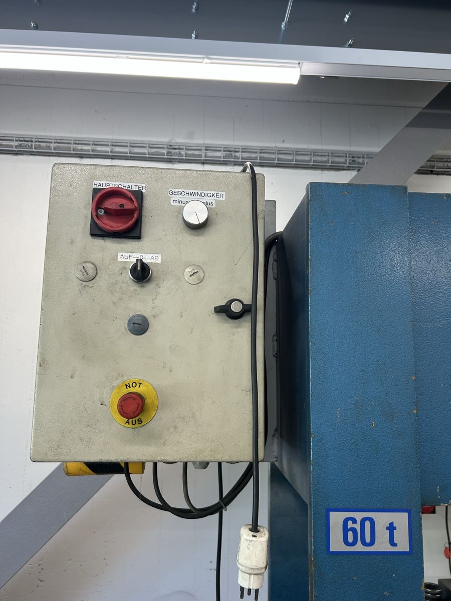 Tutte le macchine: Stenhøj Hydraulikpresse 60t – Usato da Salvenach venduto da Maha1979 2