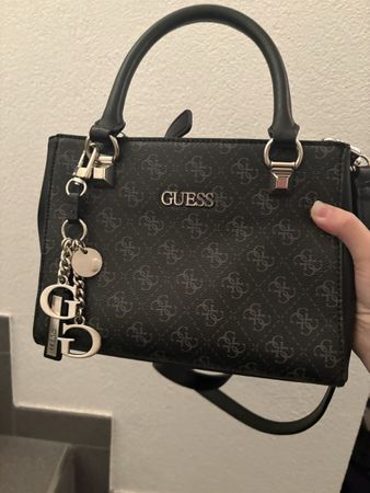 Guess Handtasche in Top Zustand - ein Muss für den Herbst!