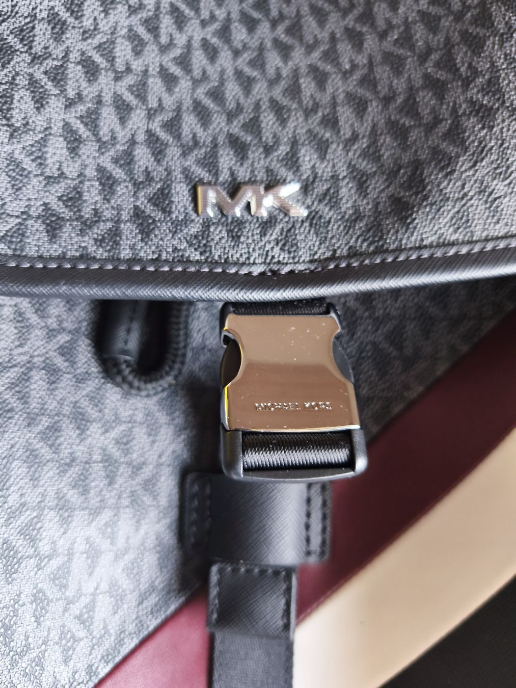 Michael Kors Sacs: Michael Kors Backpack black excellent condition,new – Neuf avec emballage d'origine à Merenschwand par kri_rj6t 3