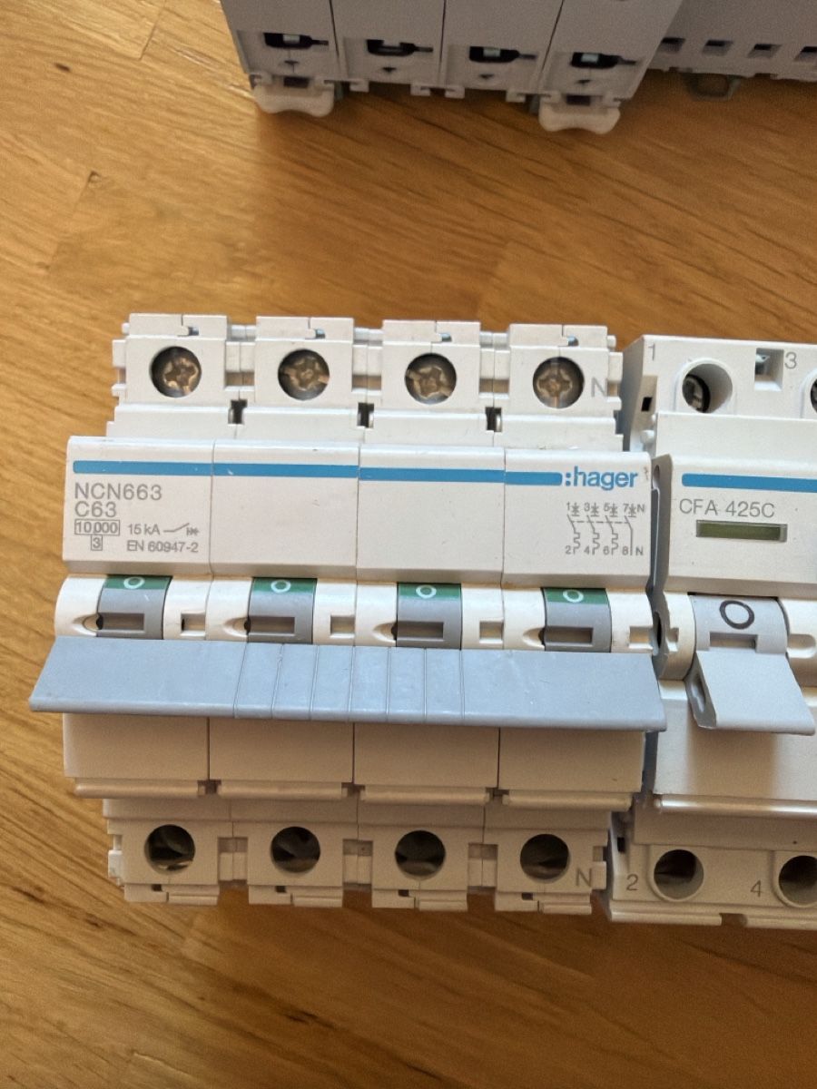 Hager Stromzufuhr: Diverses Elektromaterial – Gebraucht aus Steffisburg von gia_5gkm 1