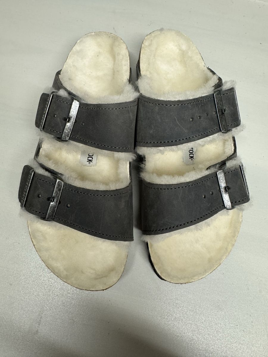 Birkenstock Scarpe da donna: Birkenstock Arizona fourrées, taille 37 – Nuovo (secondo la descrizione) da Brügg BE venduto da Goob