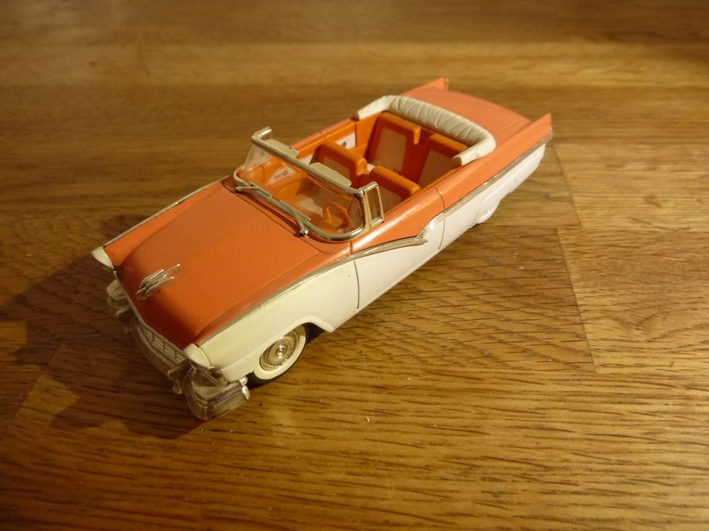 Voiture Miniature - Ford Fairlane 1956 - Vitesse 1/43