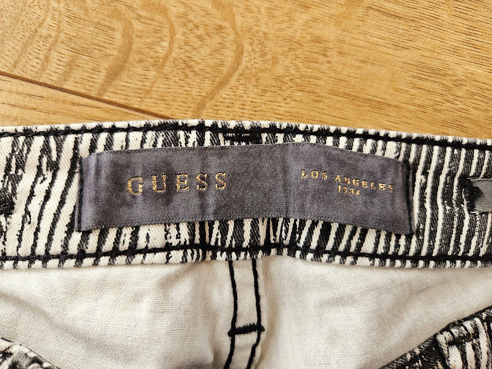 Guess Pantaloni: Hosse von GUESS Inch.Gr.26 – Nuovo (secondo la descrizione) da Rhäzüns venduto da inf_rcj7 3