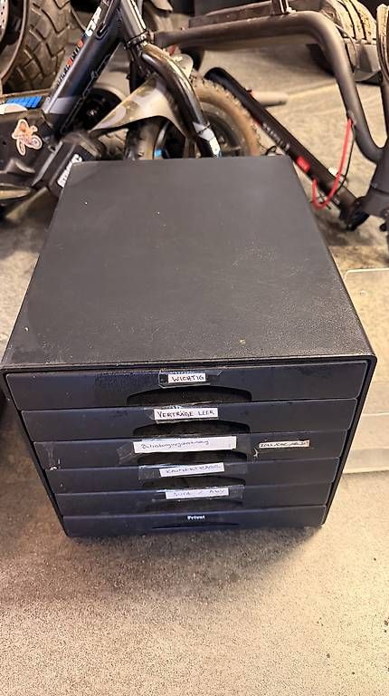 Alle Werkzeuge: Verschiedenes material fürs Büro oder Geschäft  – Gebraucht aus Unterseen von beE-Scooter 4
