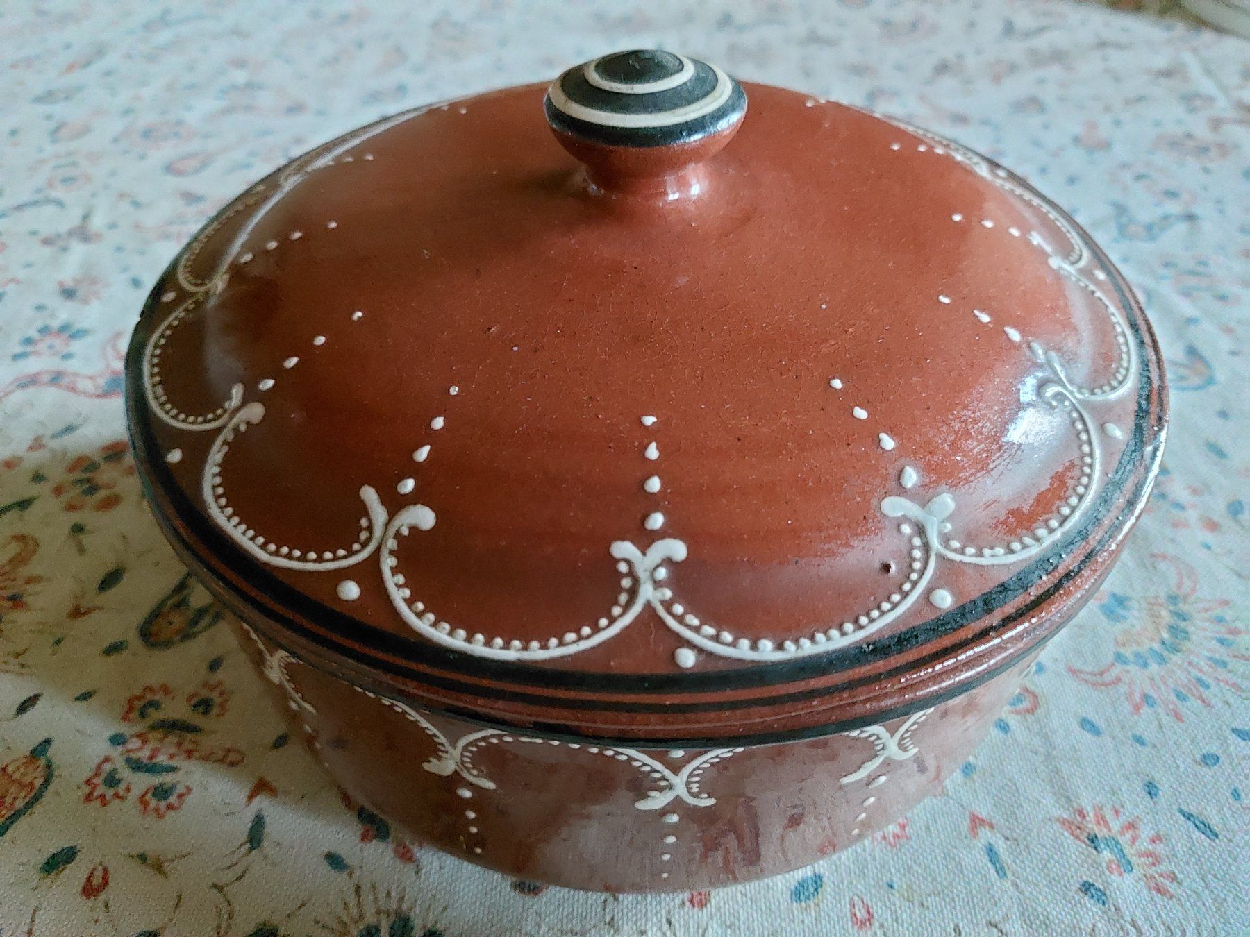 Schalen: Rustikale Terracotta-Terrine, handbemalt - Charmantes Design – Gebraucht aus Horgen von Angel0010