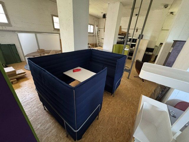 Vitra Divani: Vitra Alcove Cabin Highback mit Tisch – Usato da Zollikofen venduto da OberliAG 2