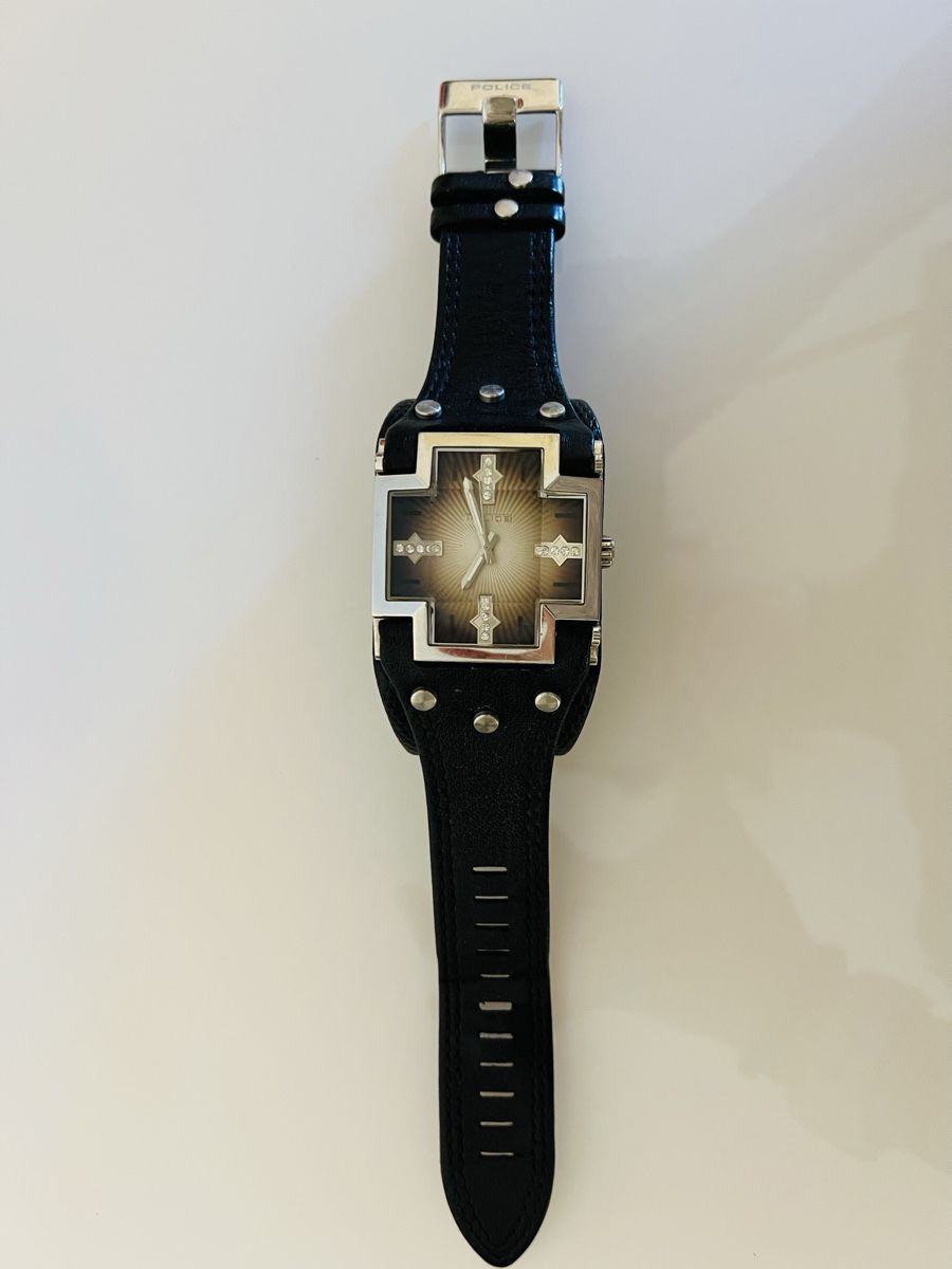 Police Montres: Police Uhr mit Lederarmband – D'occasion à Möhlin par chb_l96z
