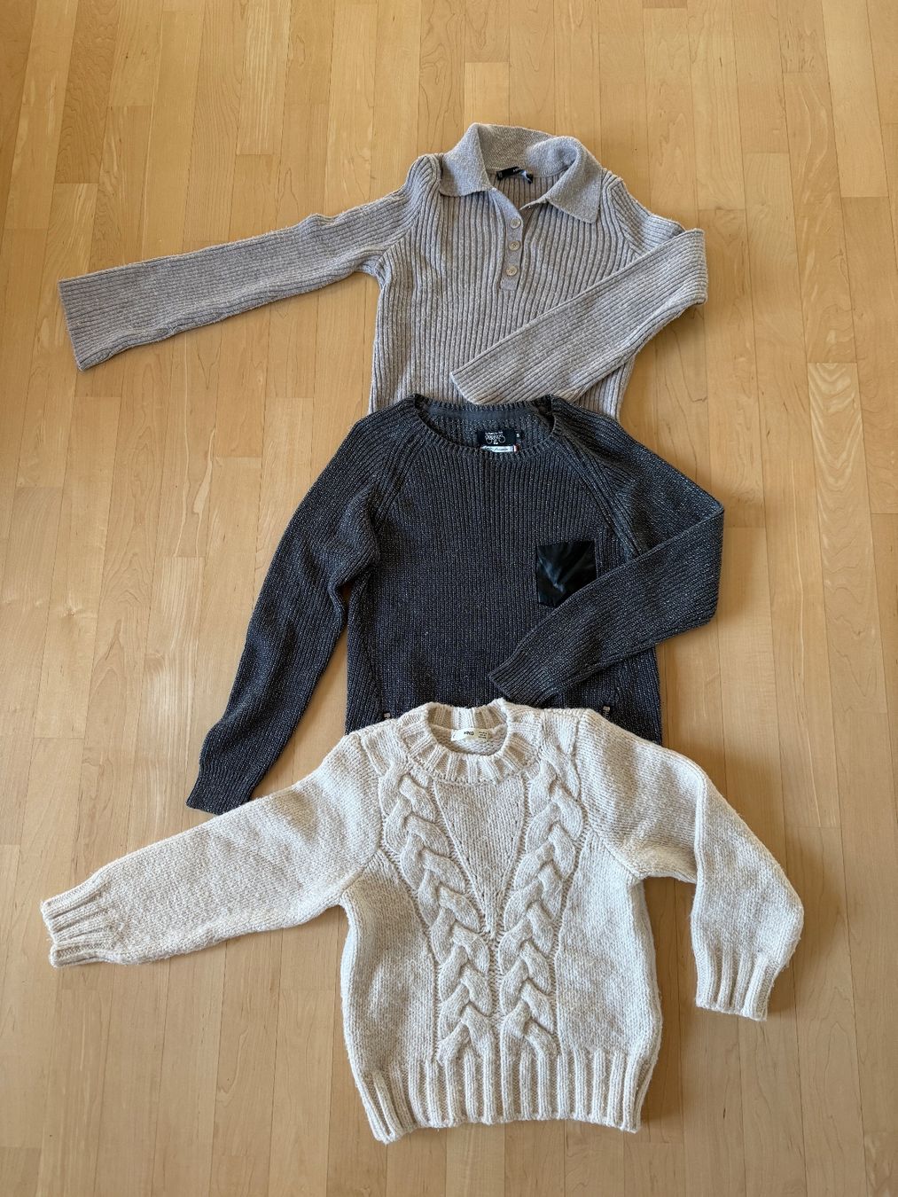 Lotti di vestiti: Kleiderpaket Winterpullover – Grösse S – Usato da Wädenswil venduto da Bixio
