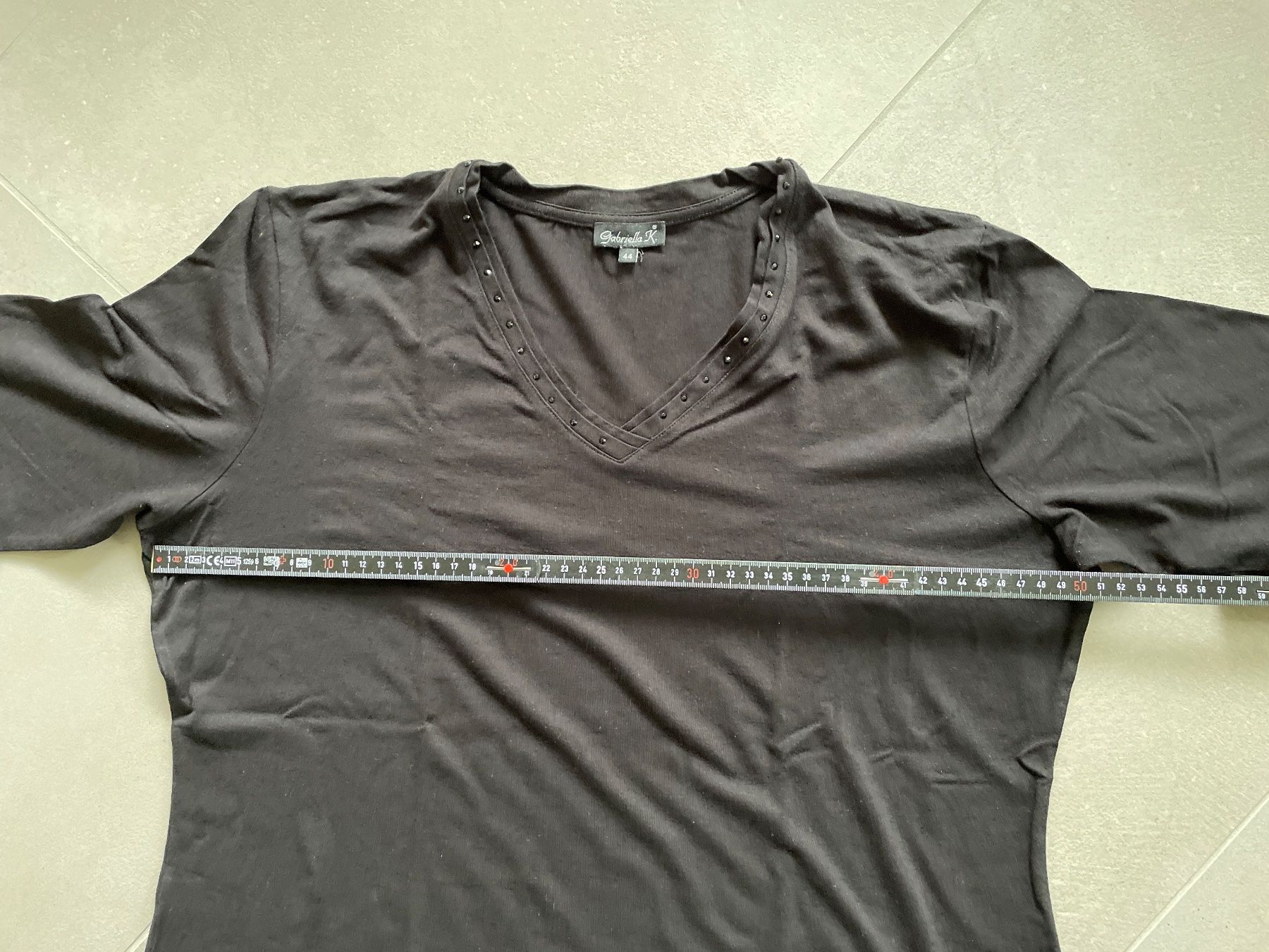 T-shirt: Damen T-Shirt schwarz Grösse 44 – Usato da Adligenswil venduto da Treegarden 2