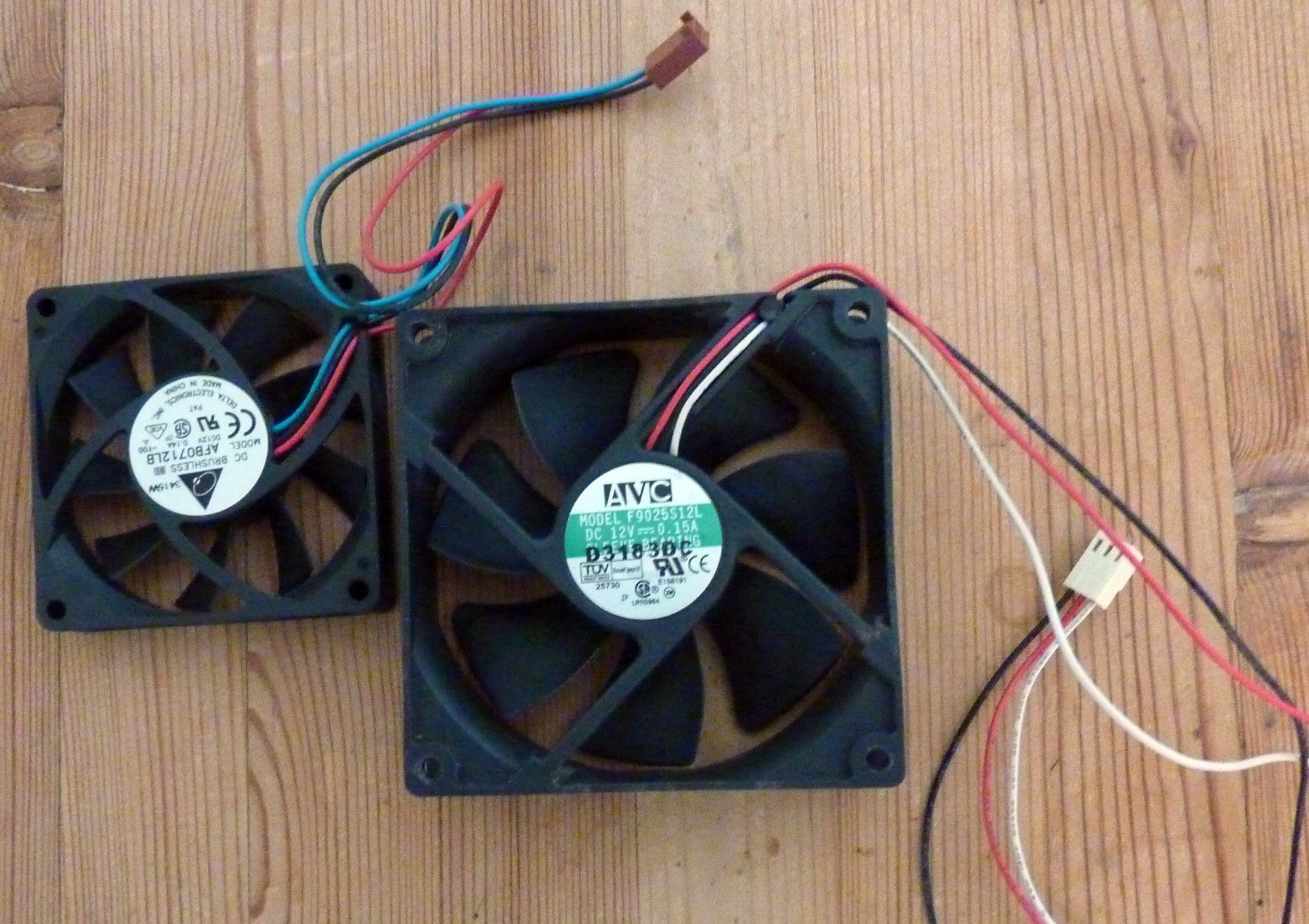 Componenti elettronici: Divers composants pour PC: – Usato da Bern venduto da Dedonegro 4