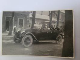 Altes Foto Oldtimer Auto mit Personen vor Haus R35