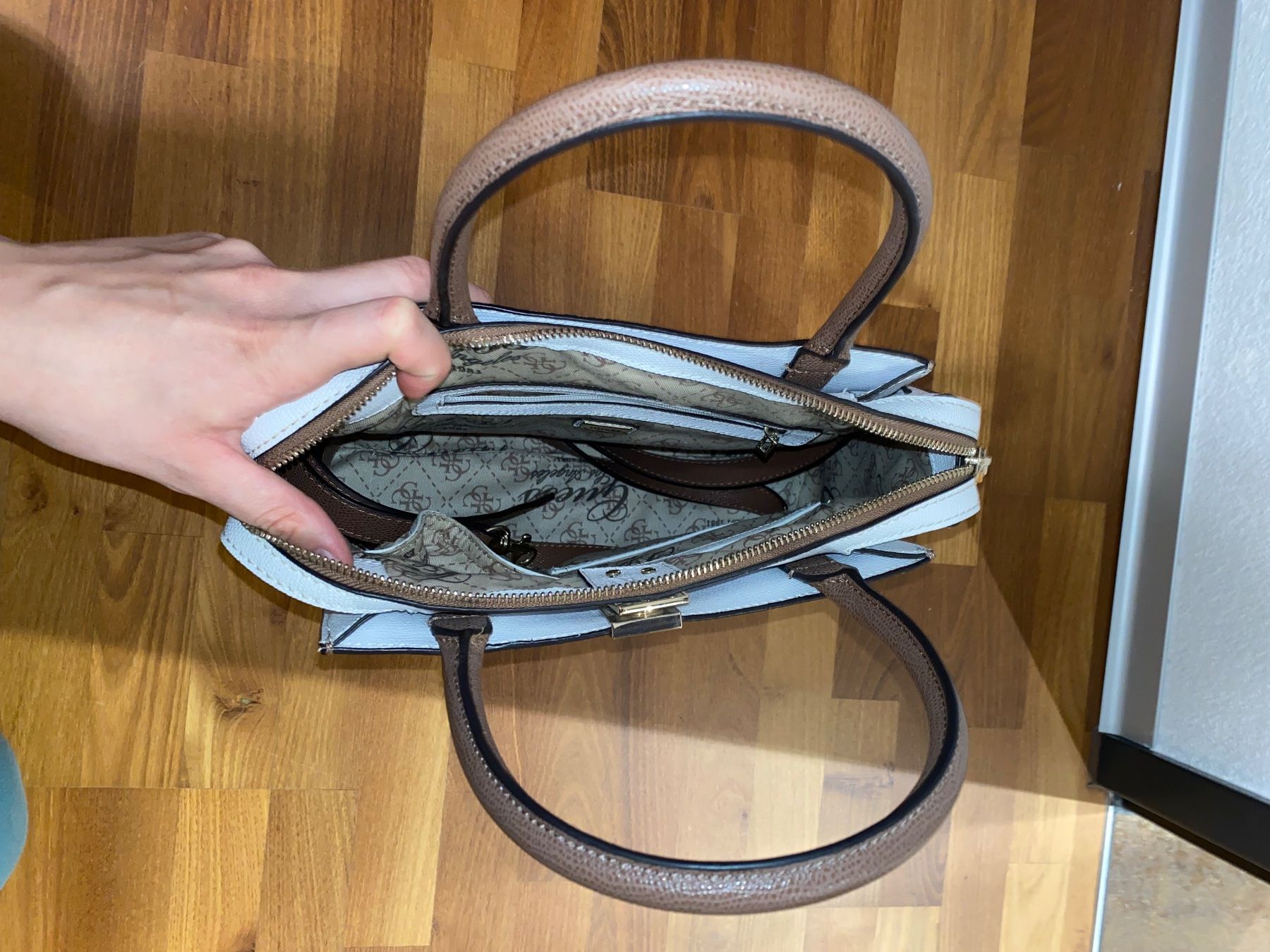 Guess Taschen für Damen: Guess Tasche – Gebraucht aus Oberbüren von wuna123 3