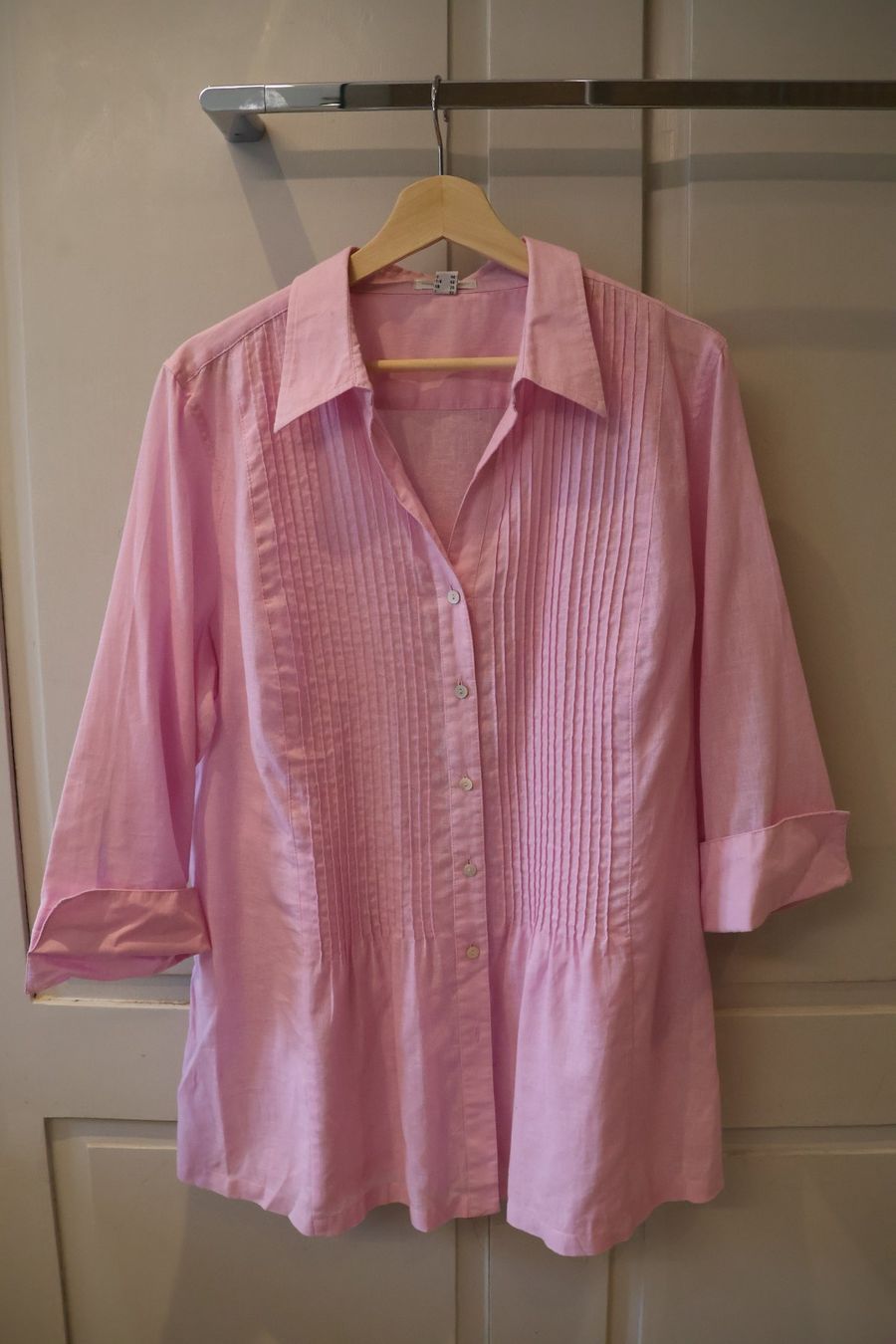 Peter Hahn Blusen: Rosa Peter Hahn Leinenbluse mit Plisseedetails – Gebraucht aus Winterthur von jul_v9wx 1