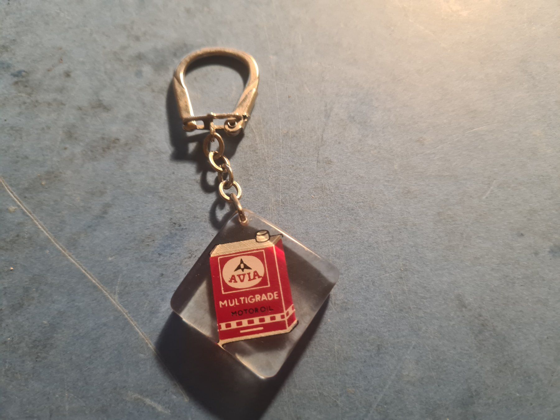 Porte-clés: AVIA  MULTIGRADE  BIDON  PORTE CLE  VINTAGE – D'occasion à Bellevue par BURGOLMANIA 1