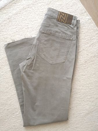 NILE  Sommerliche 7/8 Hose Gr. XS olivgrün