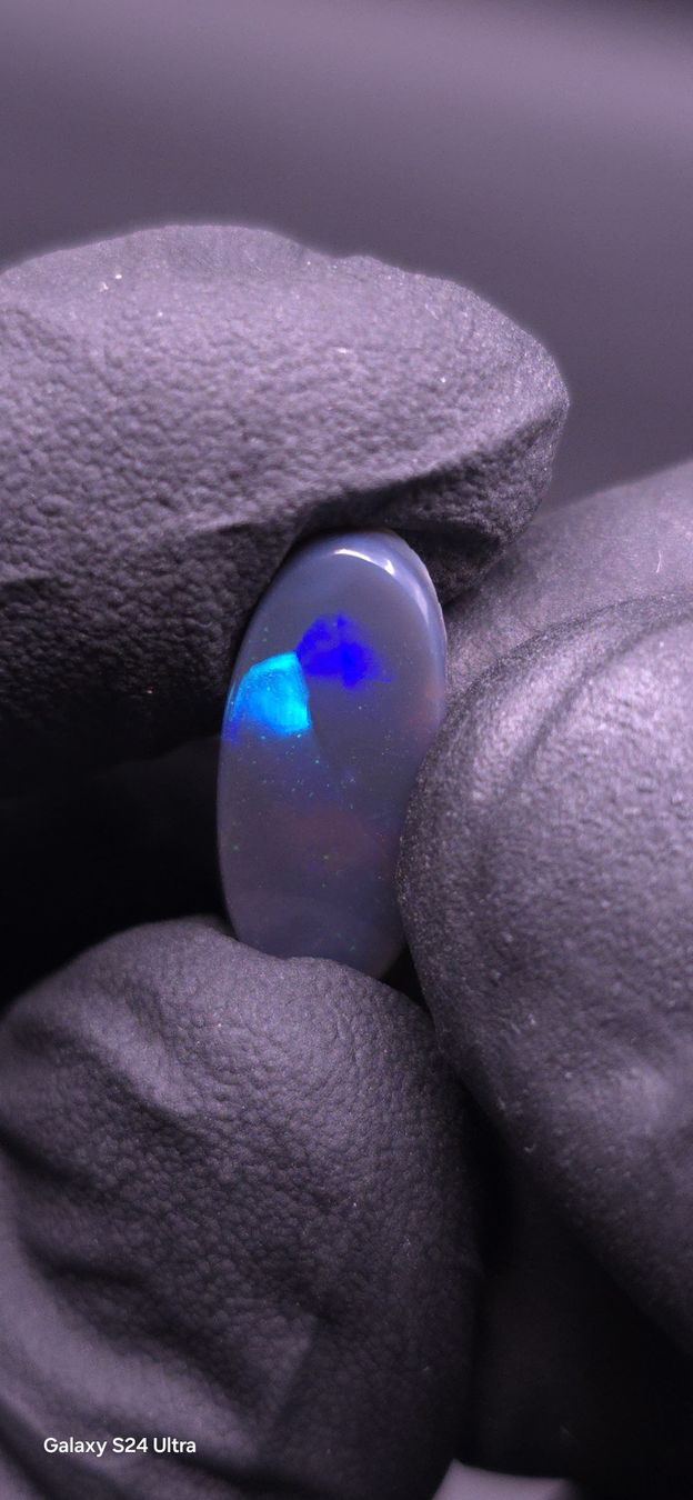 Pietre preziose: Lightning Ridge Opal 2.21ct – Electric Blue Flash – Nuovo e nell'imballaggio originale da Flüh venduto da OpalSmile_CH 6