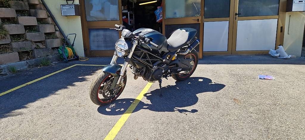 Route: Ducati Monster 696  – D'occasion à Aven par man_yl9j 3