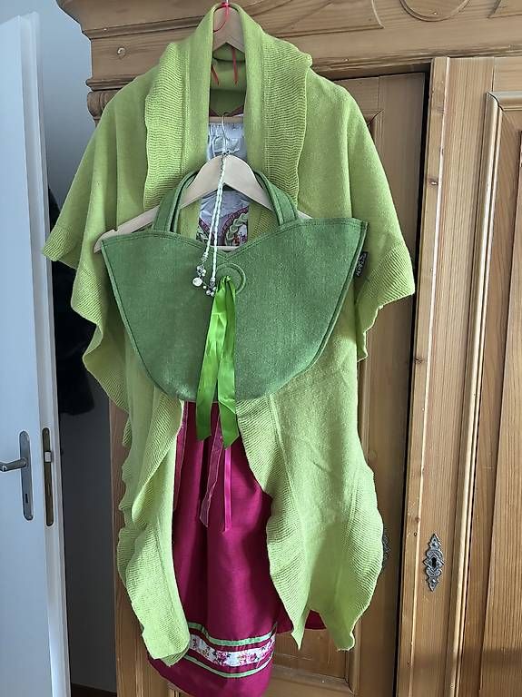 Kleider: Dirndl  von Alpin Gr 38 mit Zubehör  – Gebraucht aus Romanshorn von mar_5ssl 2