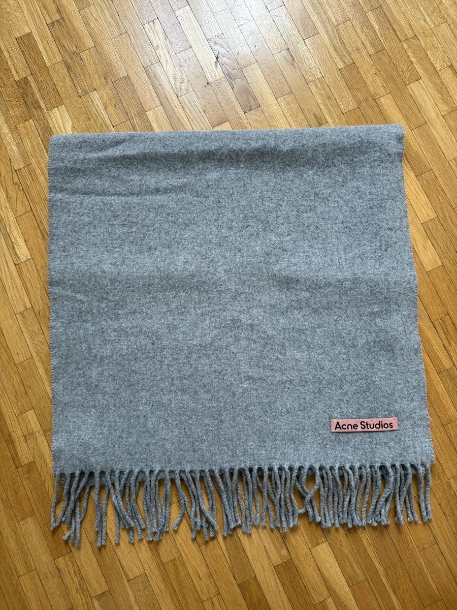 Acne Studios Foulard & Sciarpe: Acne Studios wool scarf – Usato da Nyon venduto da dasha107