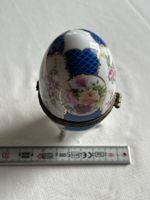 Brocante Eierdöschen Porzellan Handgemalt mit Blumen, (I)